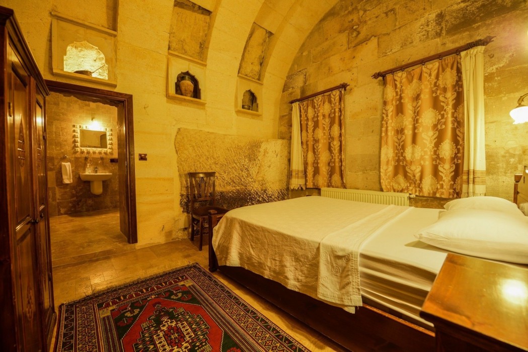 Vineyard Cave Hotel 62/98
