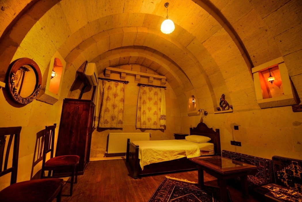 Vineyard Cave Hotel 59/98