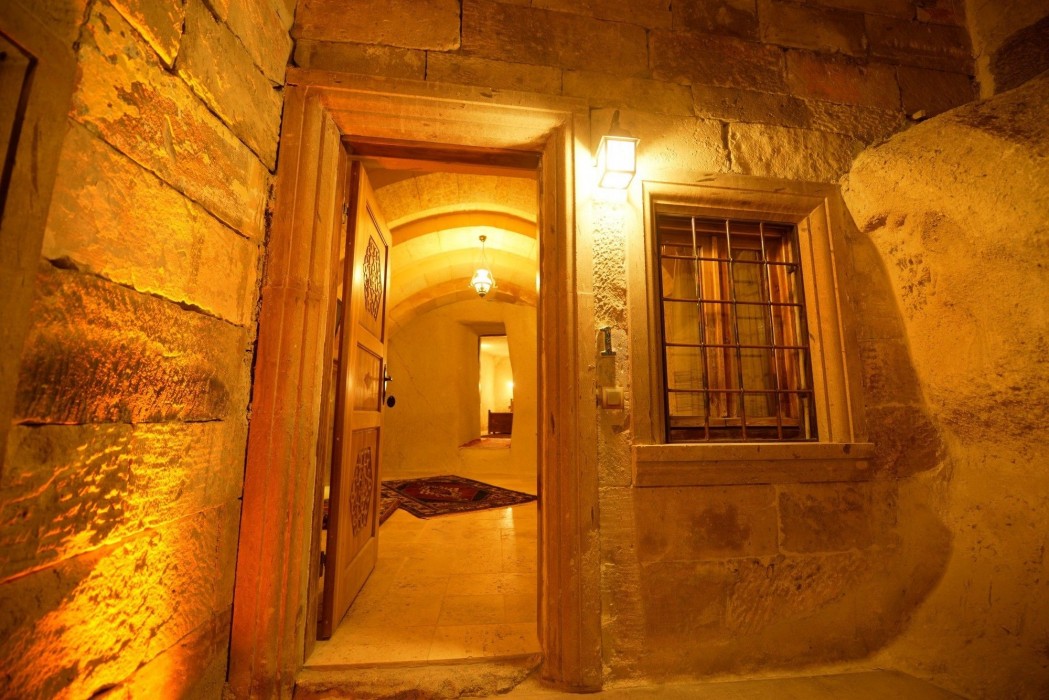 Vineyard Cave Hotel 43/98
