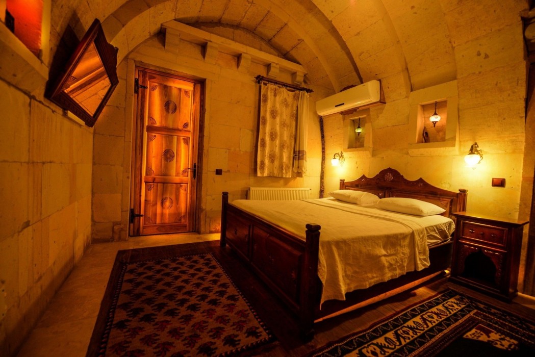 Vineyard Cave Hotel 44/98