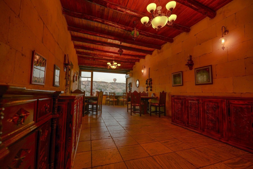 Vineyard Cave Hotel 64/98