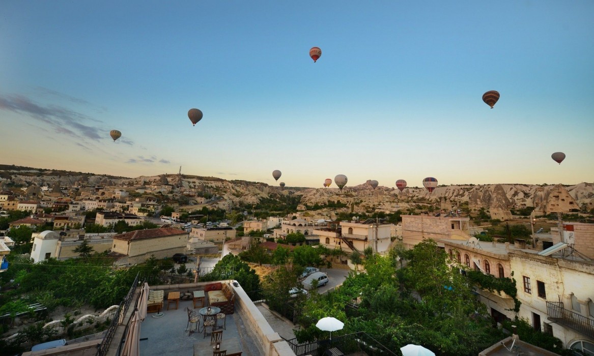 Vineyard Cave Hotel 35/98