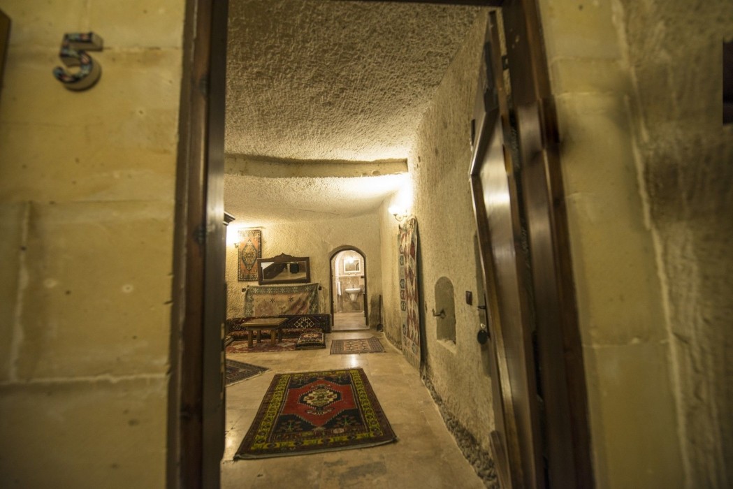 Vineyard Cave Hotel 45/98