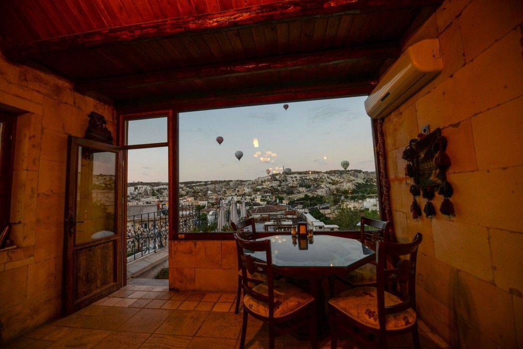 Vineyard Cave Hotel 56/98