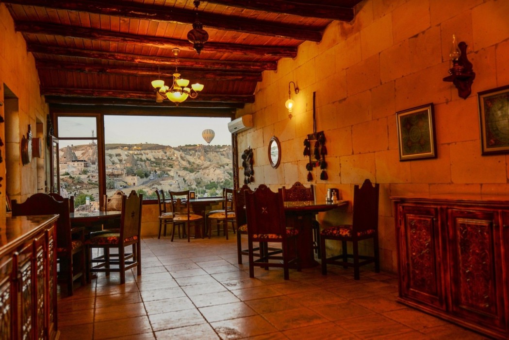 Vineyard Cave Hotel 66/98