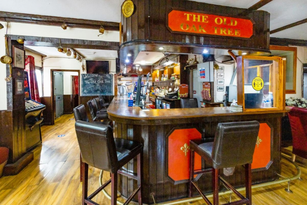 OYO Old Oak Tree Inn 24/37