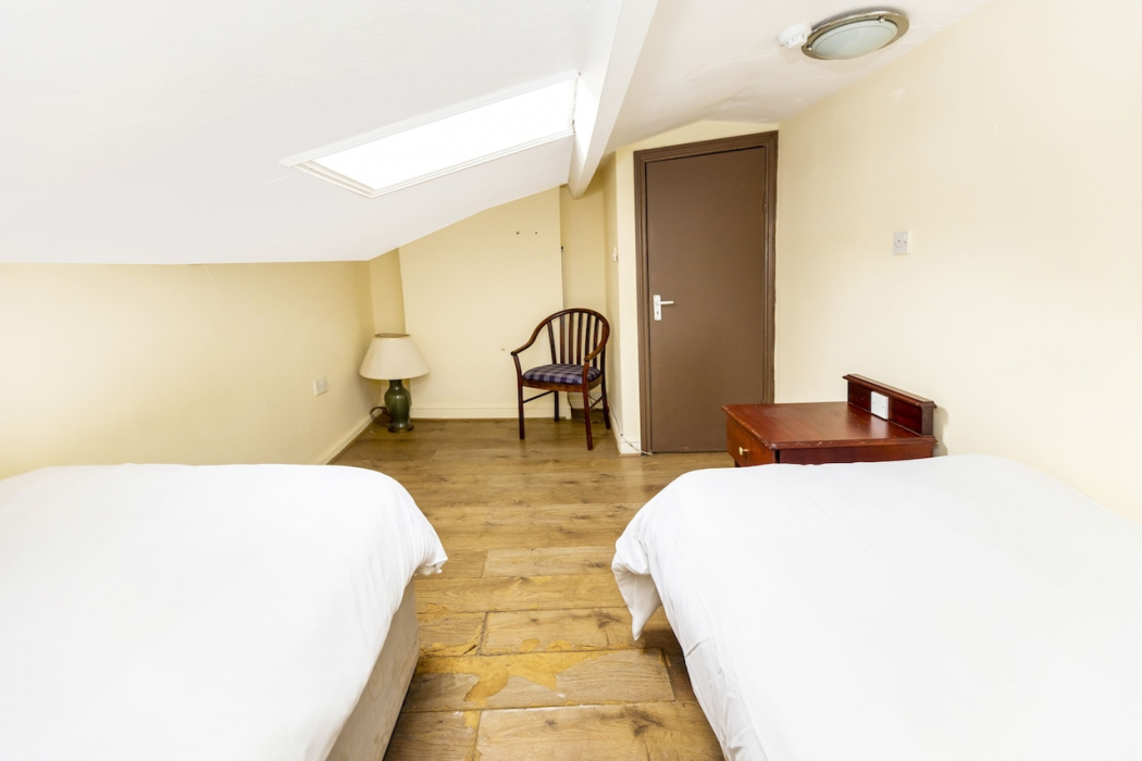 OYO Old Oak Tree Inn 12/37
