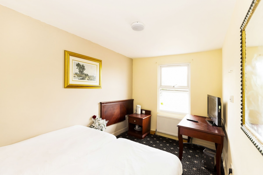 OYO Old Oak Tree Inn 14/37