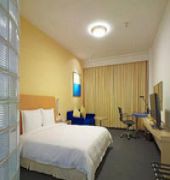 Holiday Inn Shanghai Jing'an by IHG 10/57