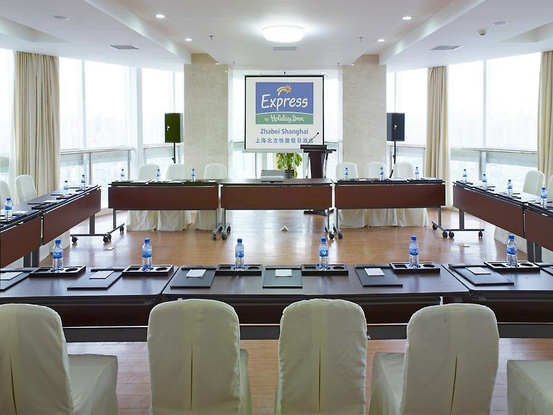 Holiday Inn Shanghai Jing'an by IHG 19/57