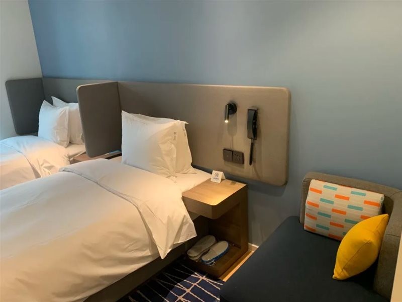Holiday Inn Express Shanghai Baoyang 21/40