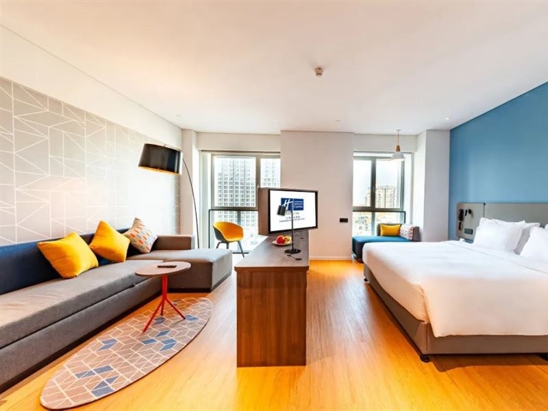 Holiday Inn Express Shanghai Baoyang 27/40
