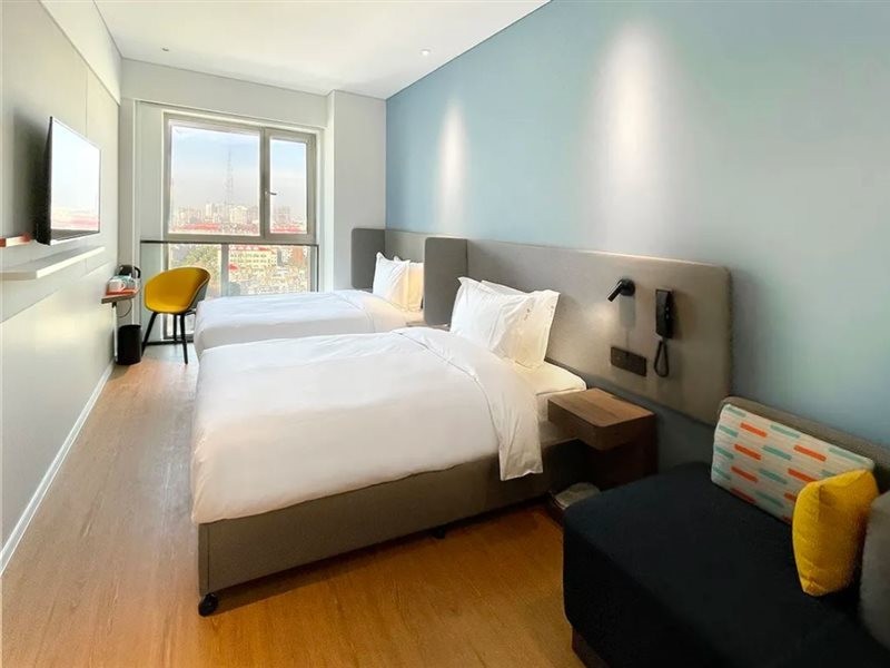 Holiday Inn Express Shanghai Baoyang 23/40
