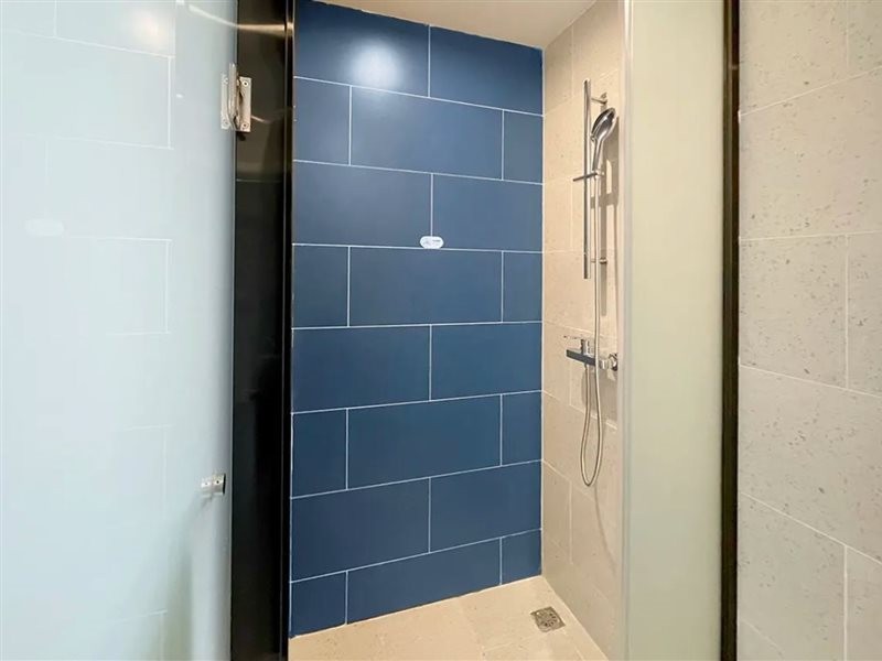 Holiday Inn Express Shanghai Baoyang 18/40