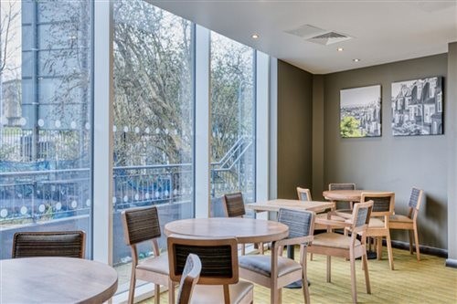 Premier Inn London New Southgate 16/30