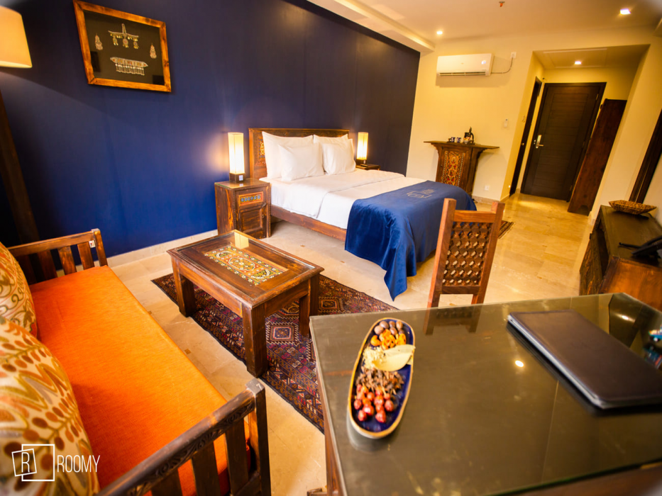 Roomy Signature Hotel 15/40