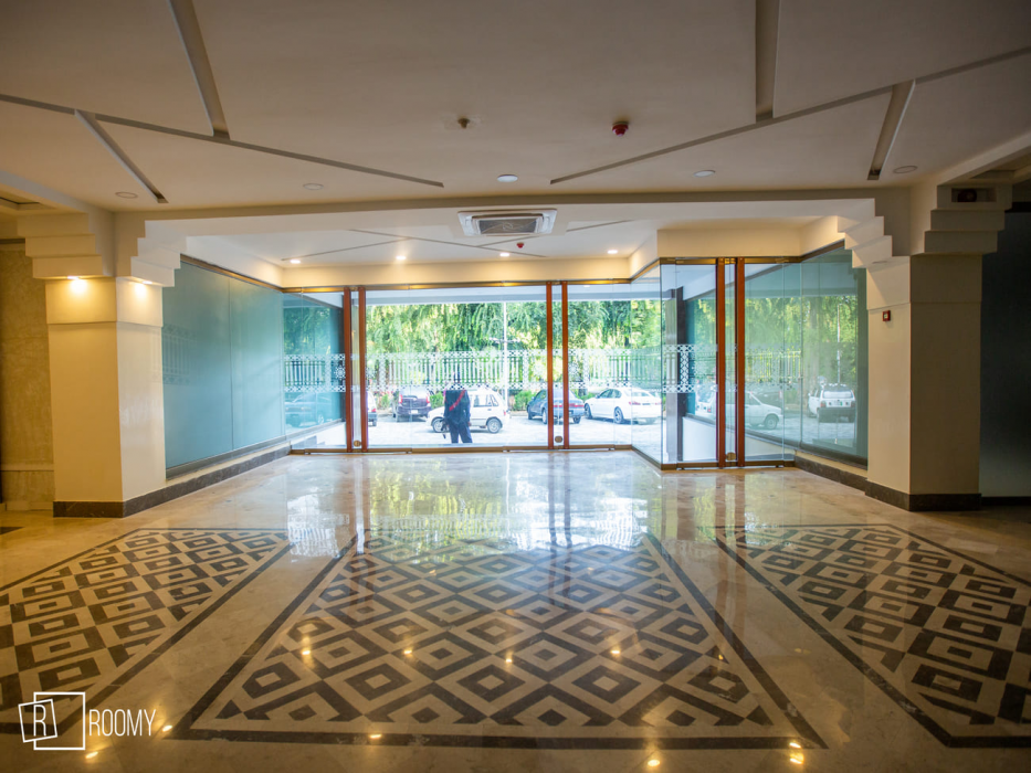 Roomy Signature Hotel 9/40
