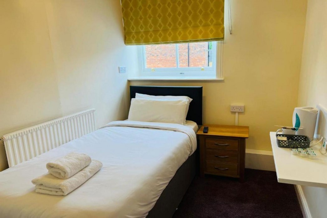 OYO Rothwell House Hotel 9/19