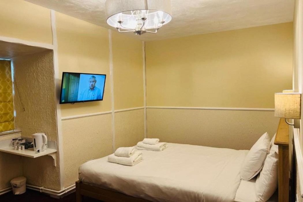 OYO Rothwell House Hotel 8/19