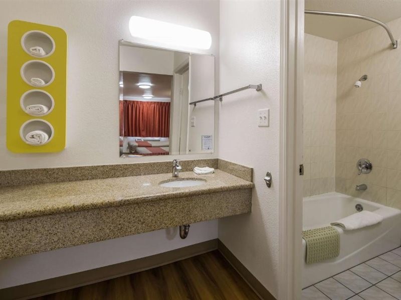 Motel6 Concord, CA 26/38