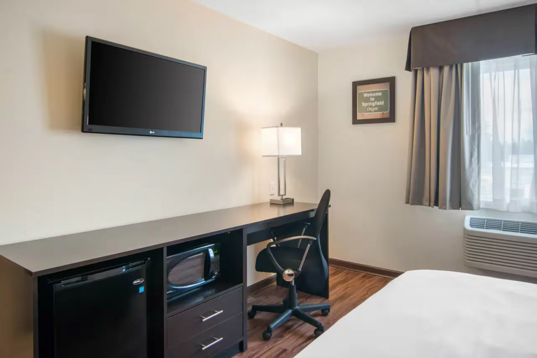 Econo Lodge Inn & Suites Springfield Main Street 9/63