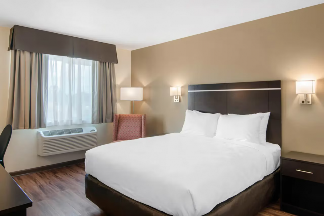 Econo Lodge Inn & Suites Springfield Main Street 10/63