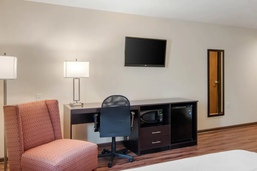 Econo Lodge Inn & Suites Springfield Main Street 14/63