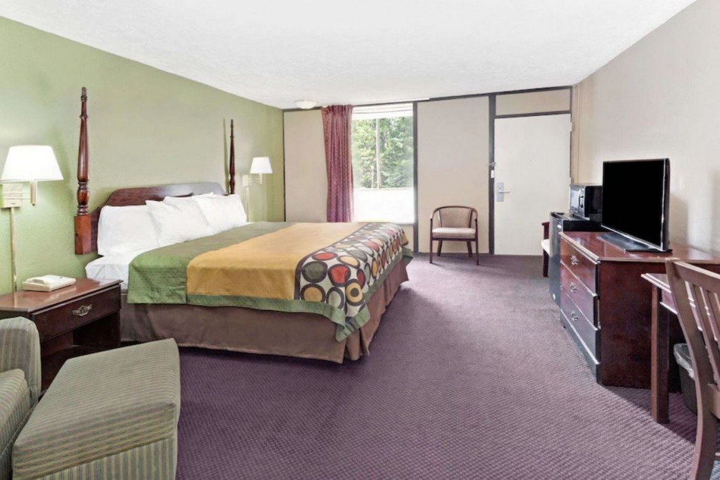 Super 8 By Wyndham Carrollton Ga 9/15