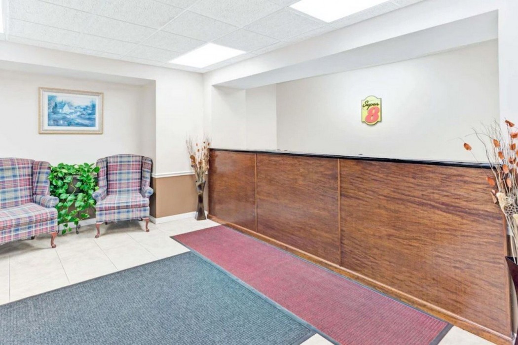 Super 8 By Wyndham Carrollton Ga 8/15