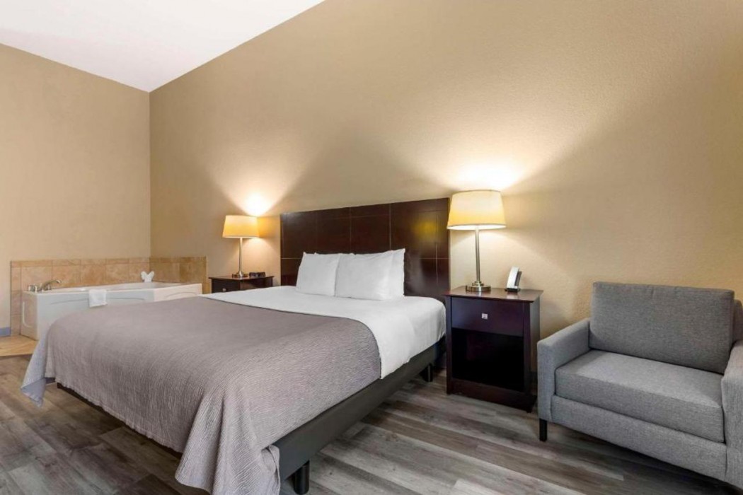 Quality Inn & Suites Groesbeck North 6/24