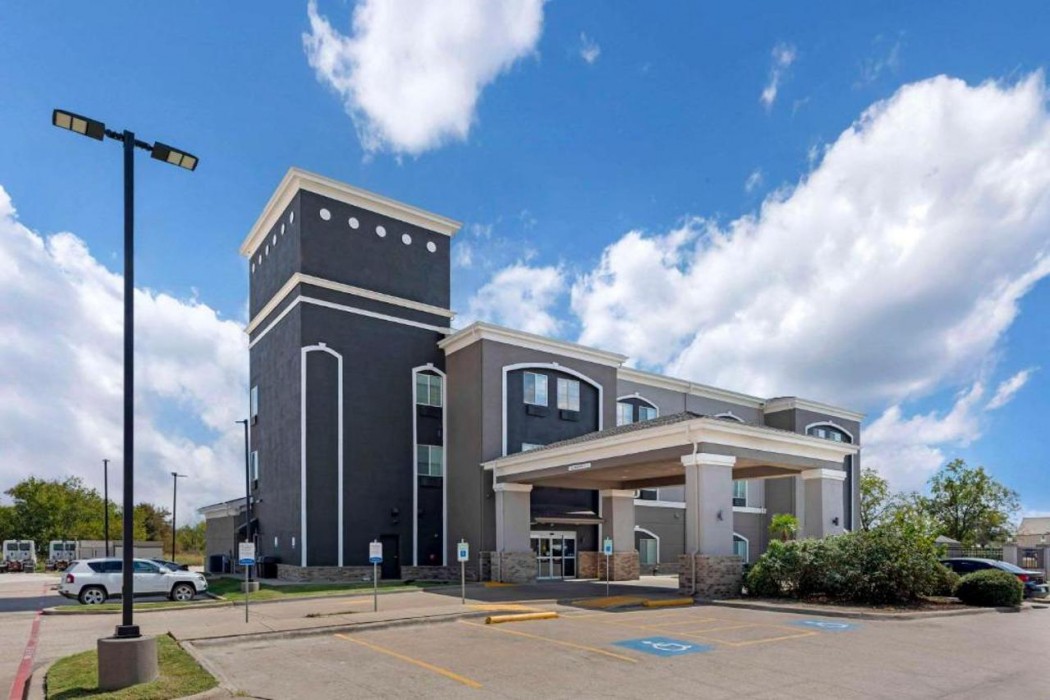 Quality Inn & Suites Groesbeck North 1/24