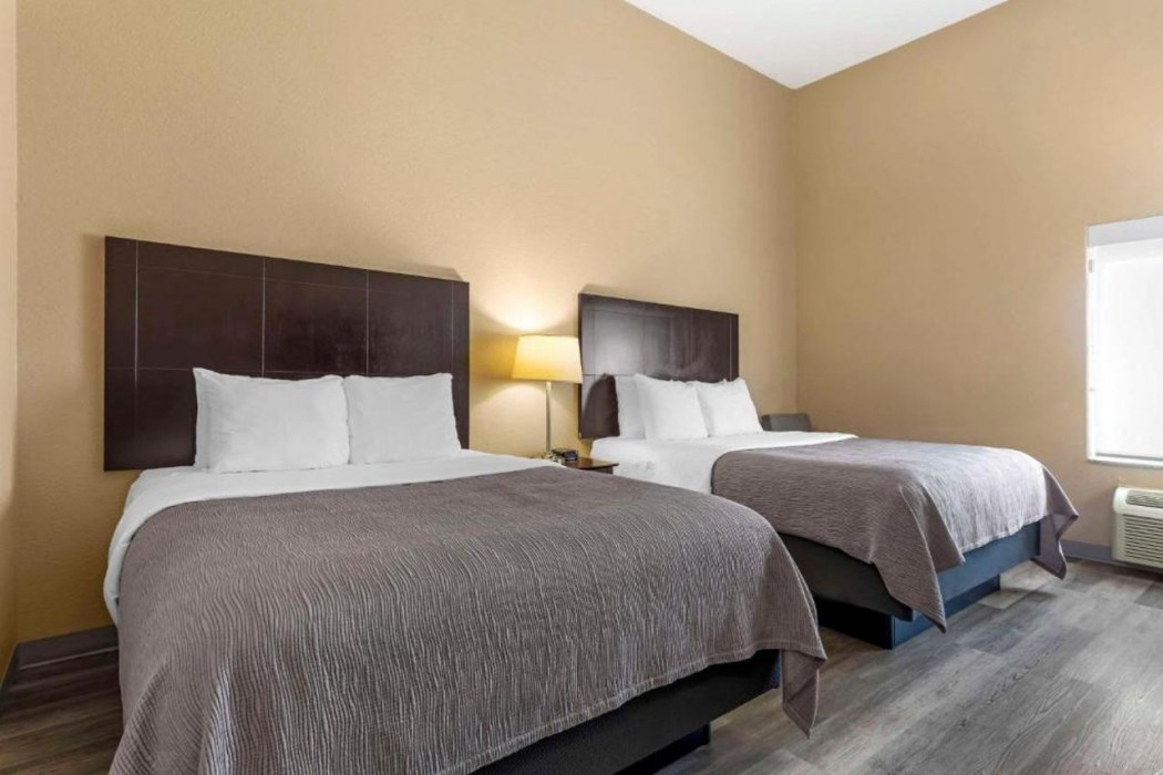 Quality Inn & Suites Groesbeck North 10/24