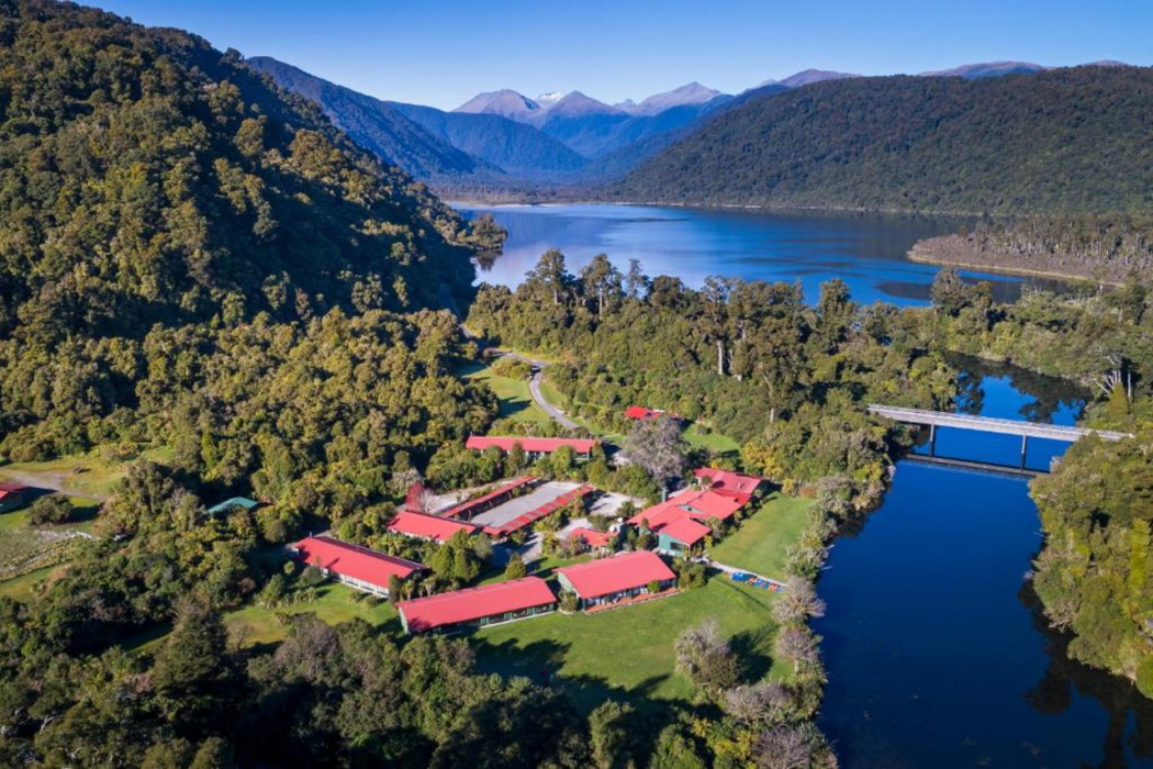 Lake Moeraki Wilderness Lodge in HAAST