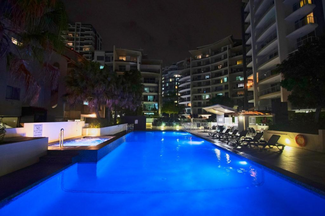 Trilogy Surfers Paradise 20/50