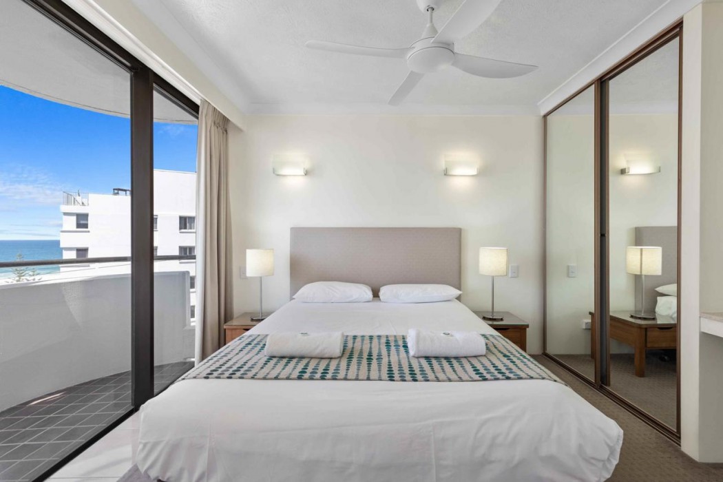Pacific Resort Broadbeach 18/77