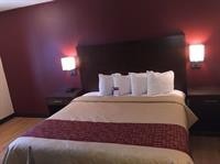 Evergreen Inn Suites Portland 25/48