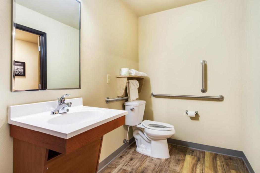 Econo Lodge Burlington I-70 14/21