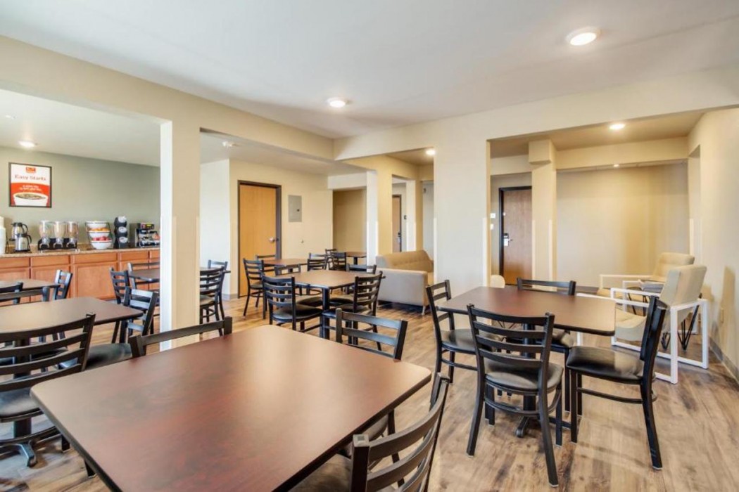 Econo Lodge Burlington I-70 15/21