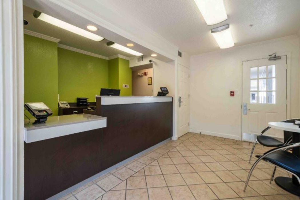 Lobby at Studio 6 Extended Stay - Duluth, GA - Atlanta - Gwinnett Place, DULUTH - GA