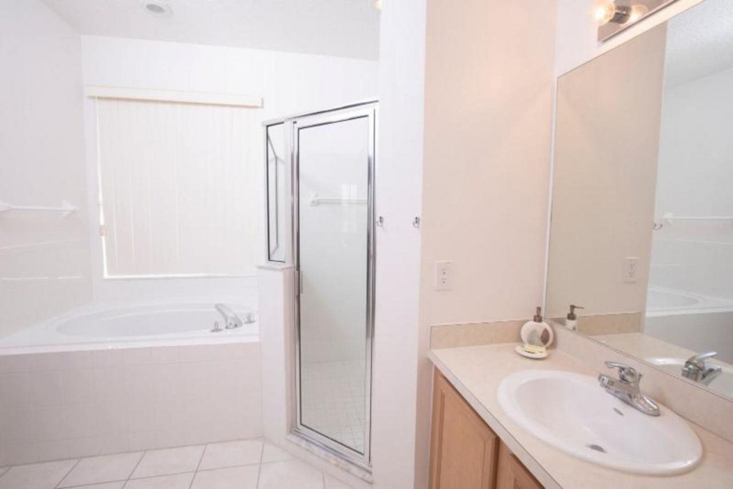 Calabay Parc At Tower Lakes Executive Homes 6/6
