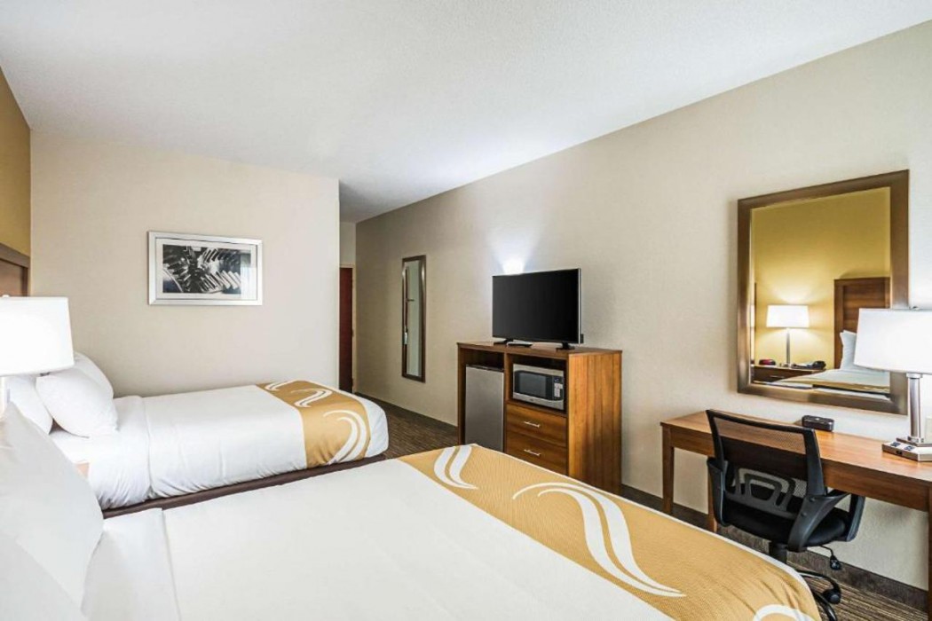 Quality Inn Berea, KY 13/32
