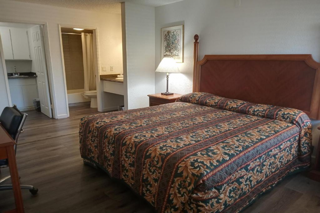 Solano Inn Vallejo Napa Valley / Six Flags 8/10