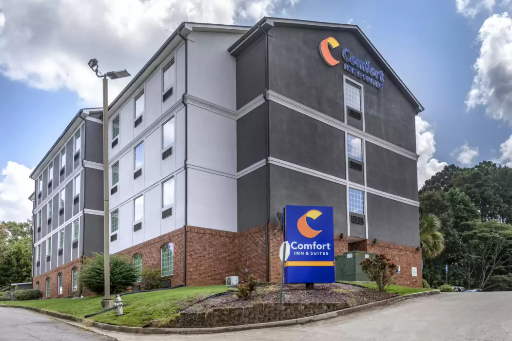 Comfort Inn & Suites Villa Rica, GA 1/47