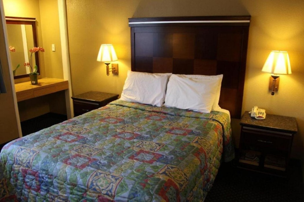 Inn at Bayshore (ex Americas Best Value Inn San Mateo) 5/11