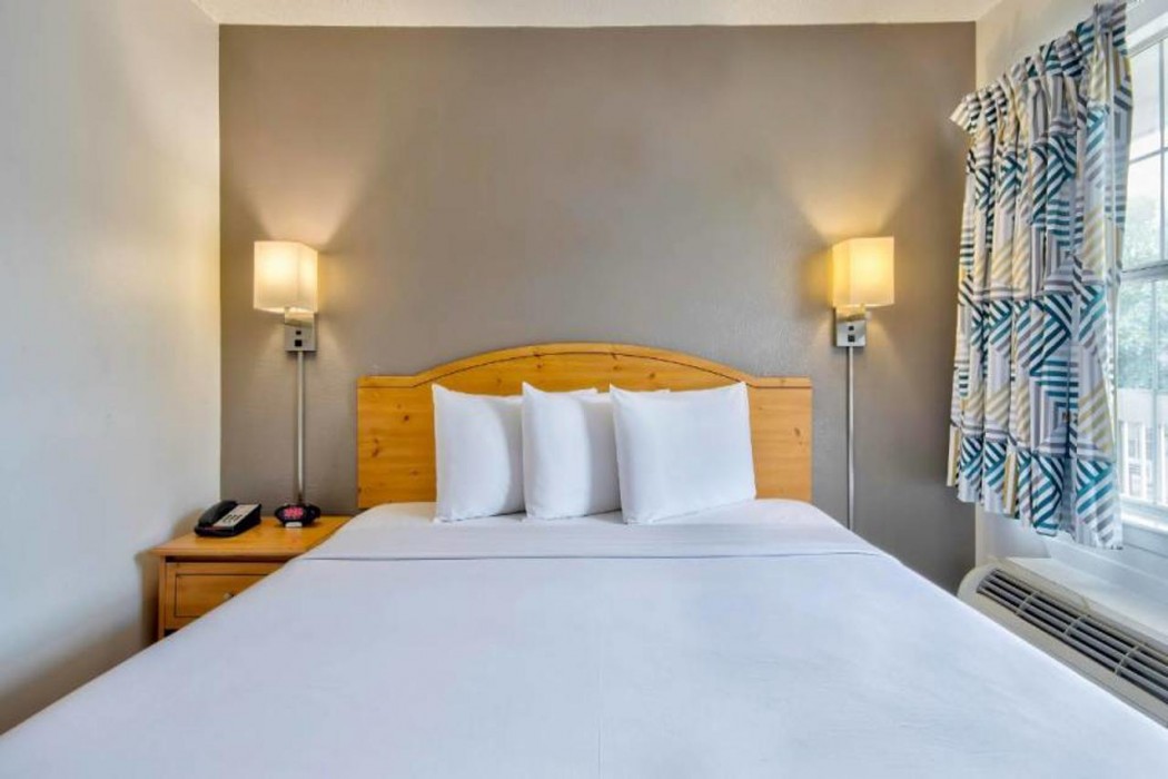 Studio 6 Extended Stay - San Antonio, TX - Six Flags 12/58