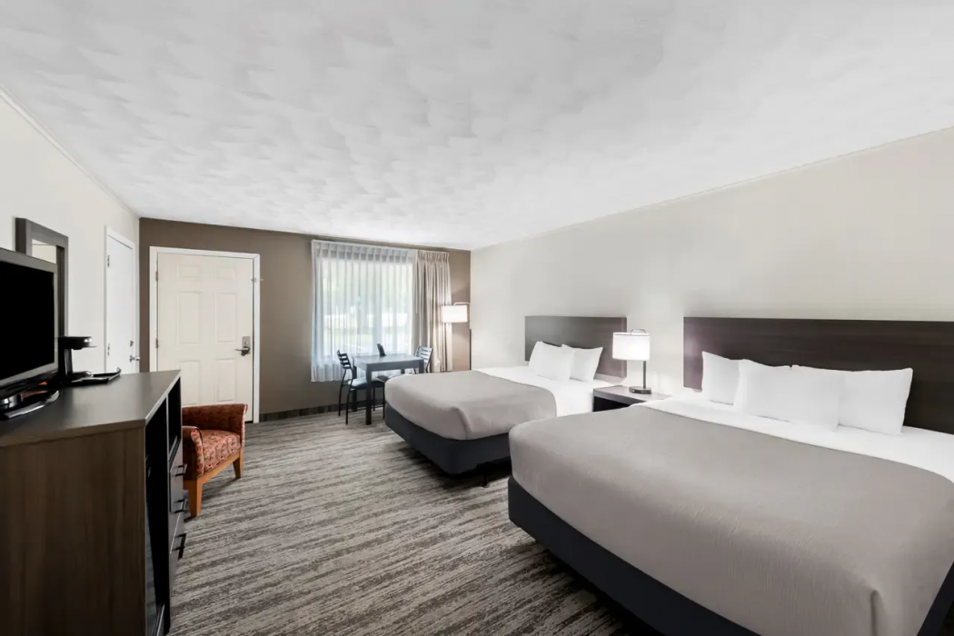 Quality Inn & Suites Munising Wetmore, MI 7/15