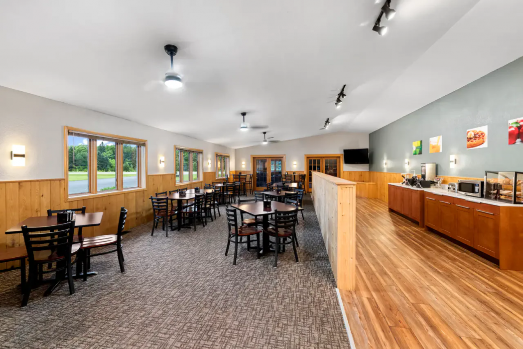 Quality Inn & Suites Munising Wetmore, MI 12/15
