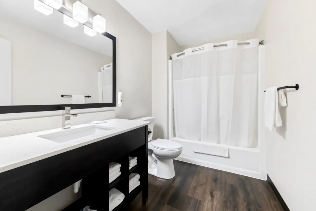 Quality Inn & Suites Munising Wetmore, MI 6/15