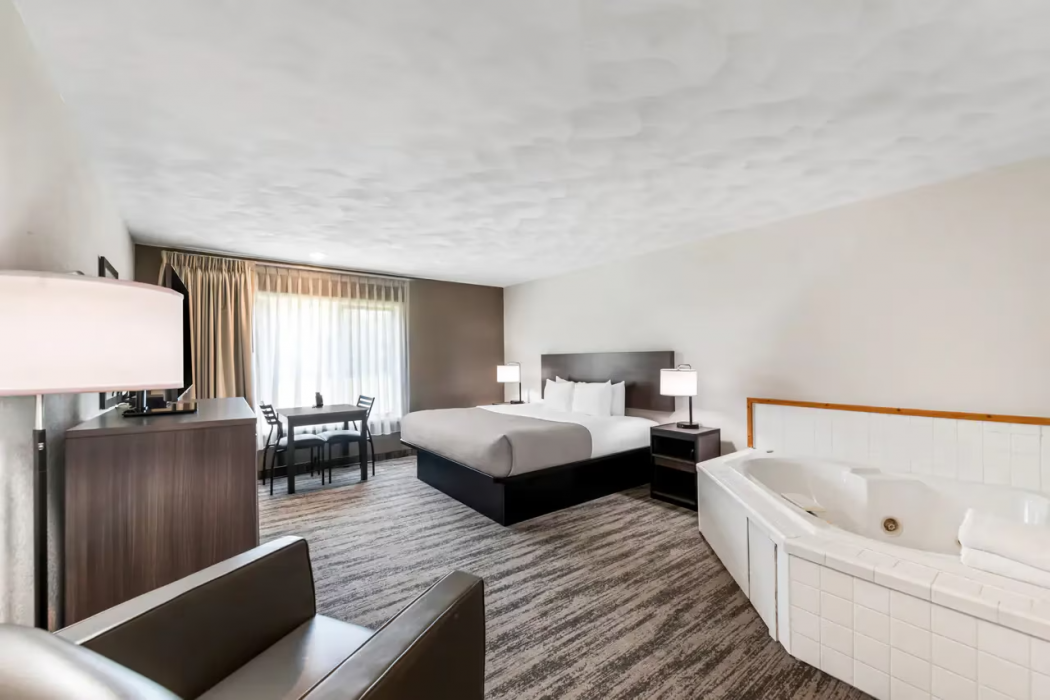 Quality Inn & Suites Munising Wetmore, MI 8/15