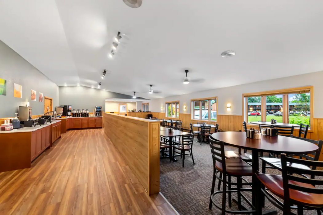 Quality Inn & Suites Munising Wetmore, MI 13/15